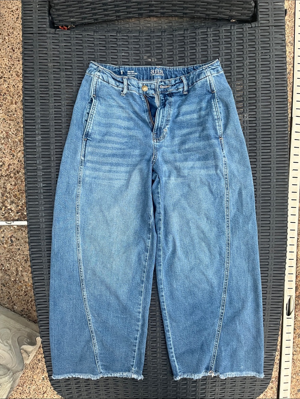 a.n.a Mid Wash High-Rise Wide-Leg Cropped Jeans